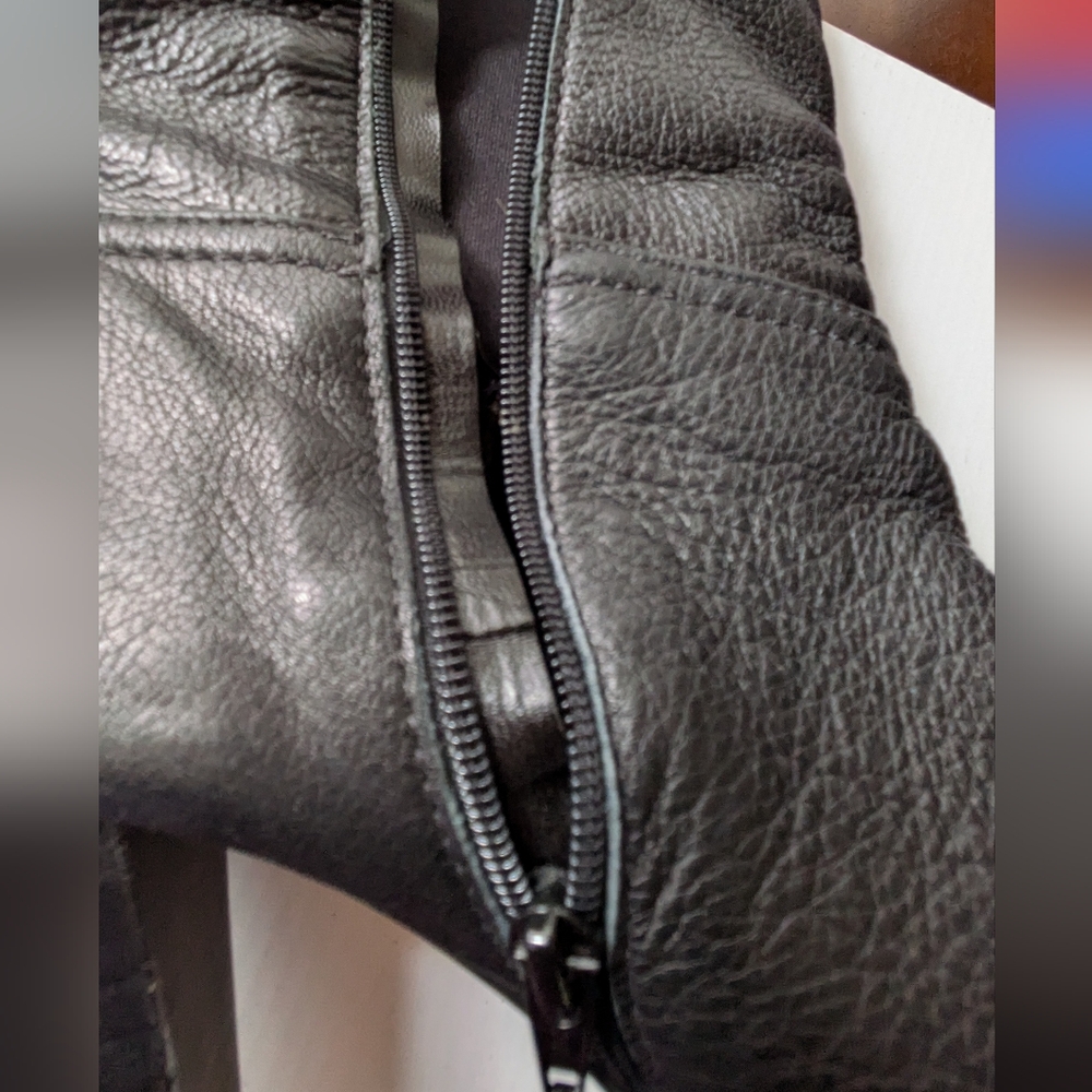 Genuine soft Leather boots, 3 1/4" Heels. Size 7B - Picture 7 of 11
